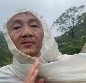 王北斗第六依《好小子》编唱《7.3雨中勇爬九鼎莲花山时念佛》佛歌
