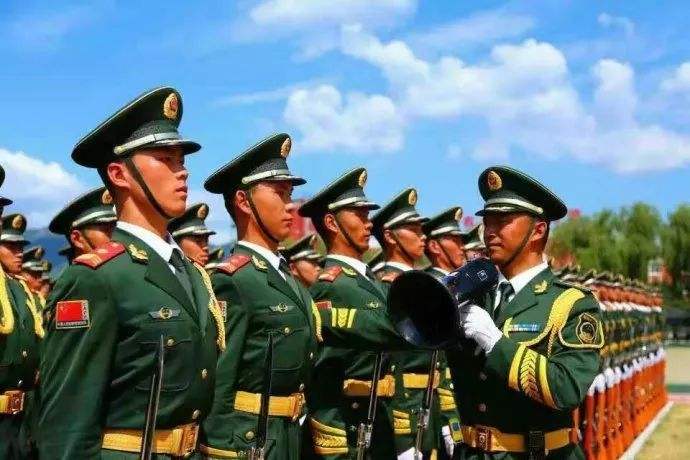 绿军装男兵.jpg