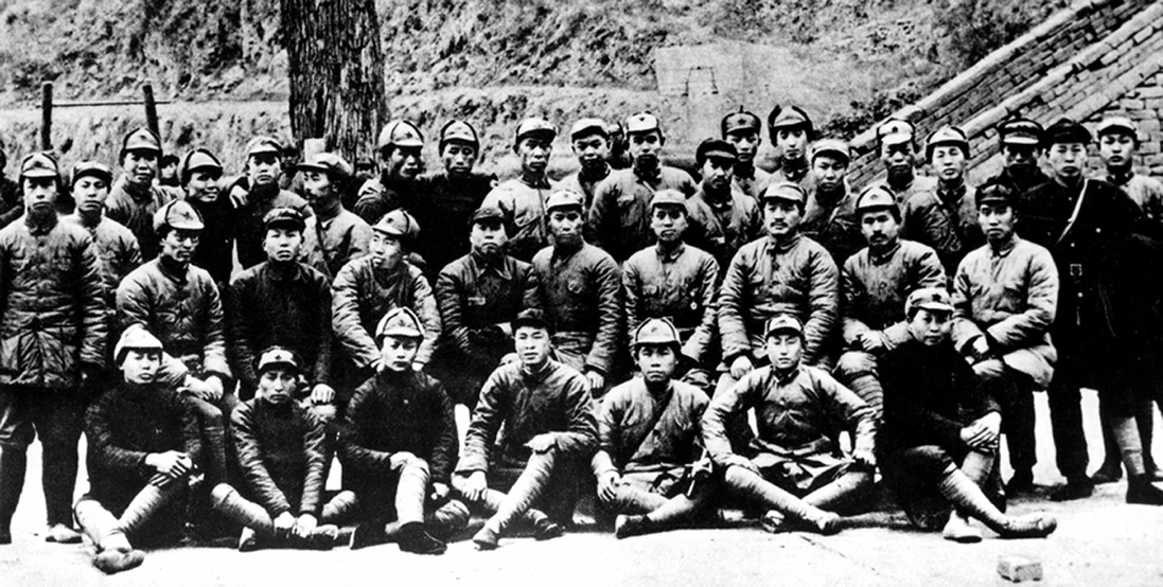 1935年11月19日，红二、六军团从湘鄂川黔根据地开始长征。部队到达四川孜后奉命合并为.jpg