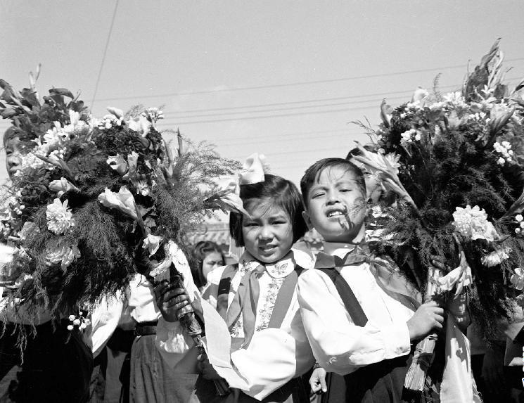 1951年10月1日，庆祝中华人民共和国成立2周年典礼在北京天安门广场隆重举行。这是参加.jpg